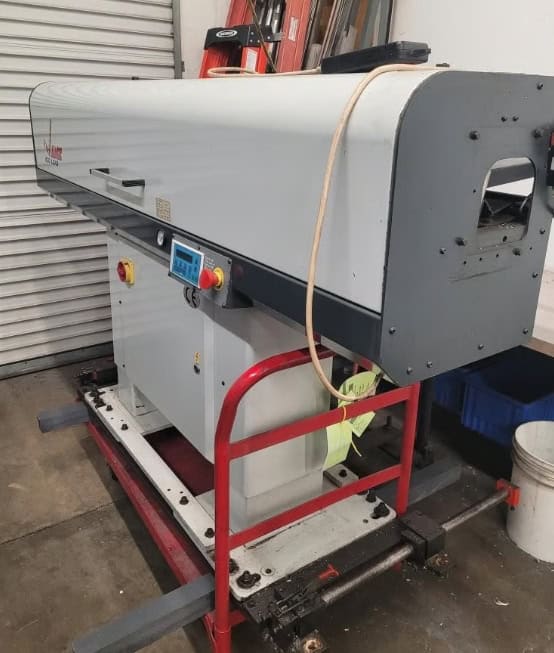 Pneumatic bar feeder